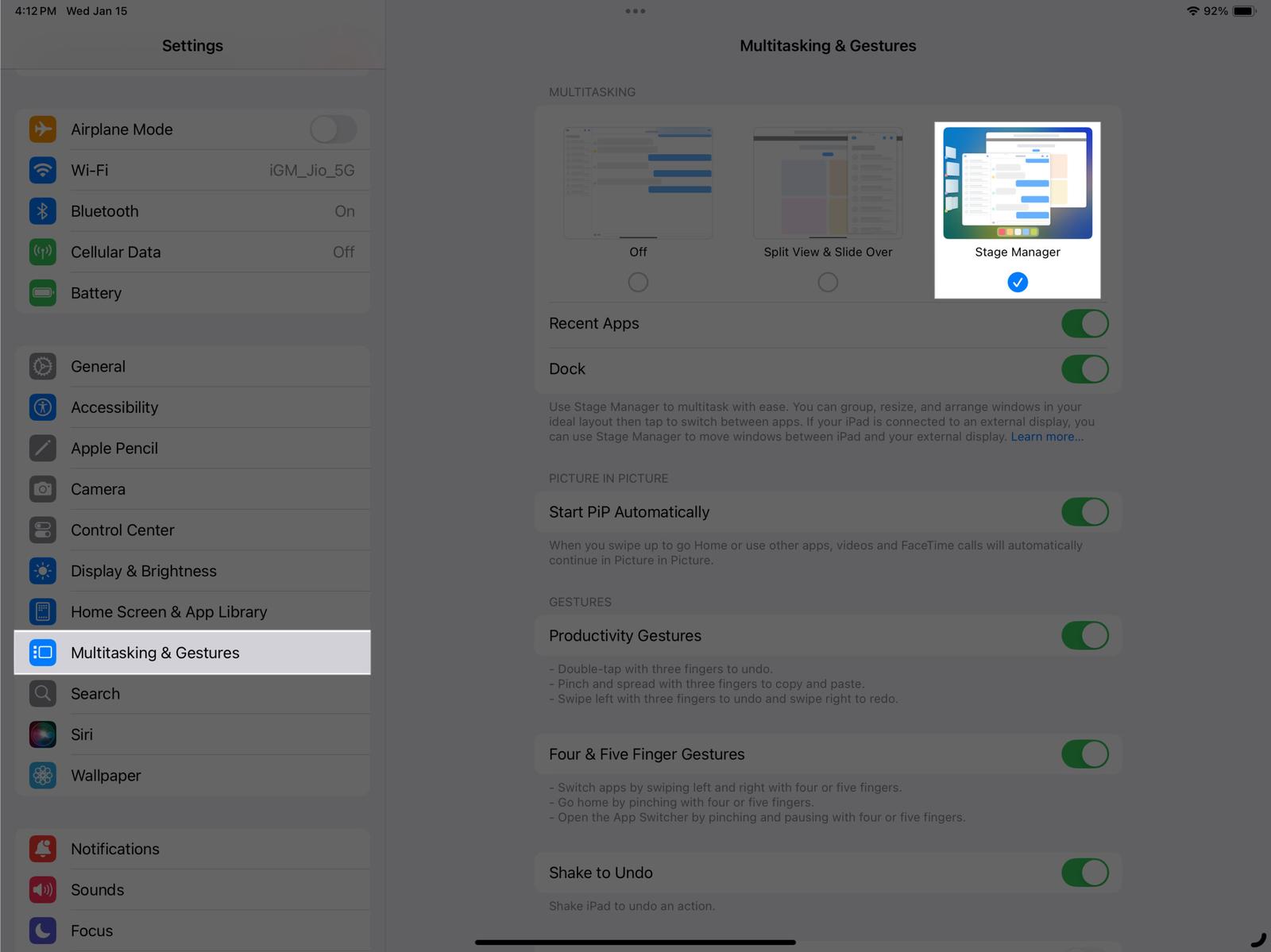 Selecting the Stage Manager option from the Multitasking & Gestures page in iPad Settings app.
