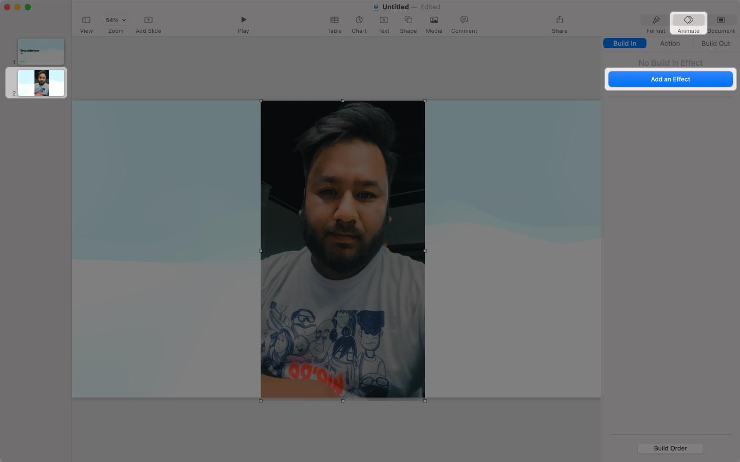 Adding an effect to a selected item in a slideshow in Keynote.