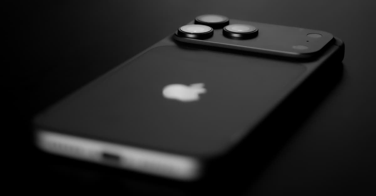 iPhone 17 Base and Pro Max Models Dominate Early Sales