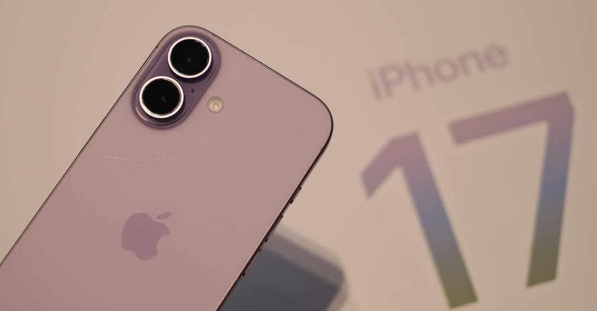 Apple Set to Surpass Samsung as Global Smartphone Leader Thanks to iPhone 17