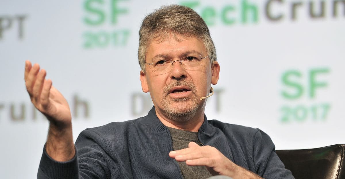Apple AI Chief John Giannandrea Steps Down Amid Siri Delays