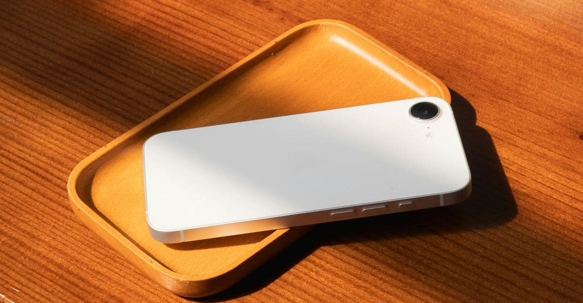 iPhone 17e Expected to Get Slimmer Bezels While Keeping Older OLED Panel
