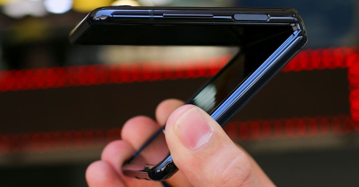 Apple May Be Working on a Flip-Style Foldable iPhone