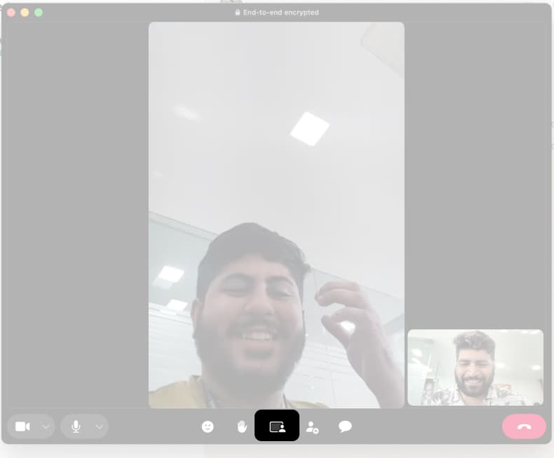 Open The WhatsApp App on Your Mac And Click On Screen Sharing Button
