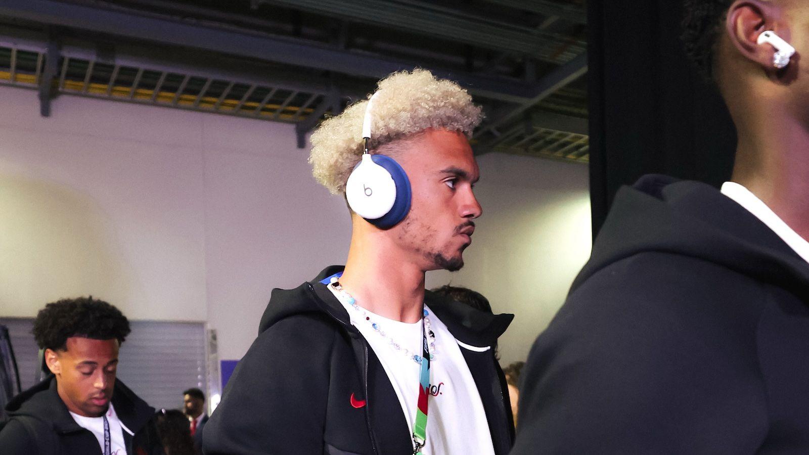 Antonee Robinson shows off unreleased two-tone Beats headphones