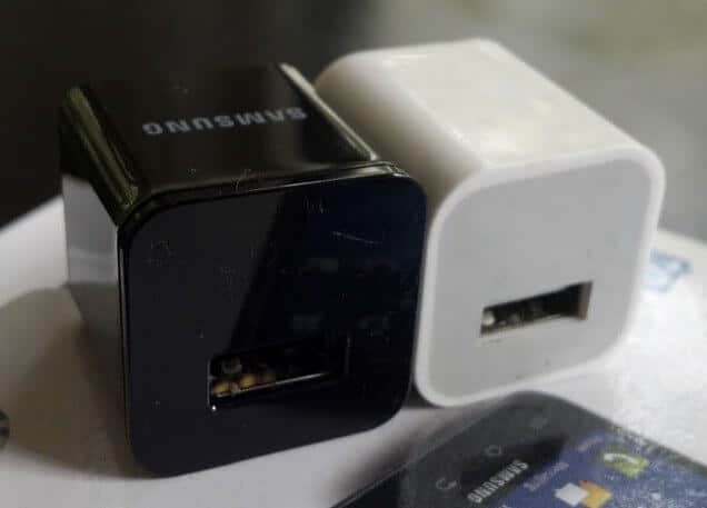 Samsung old USB charging brick looks nearly identical to Apple