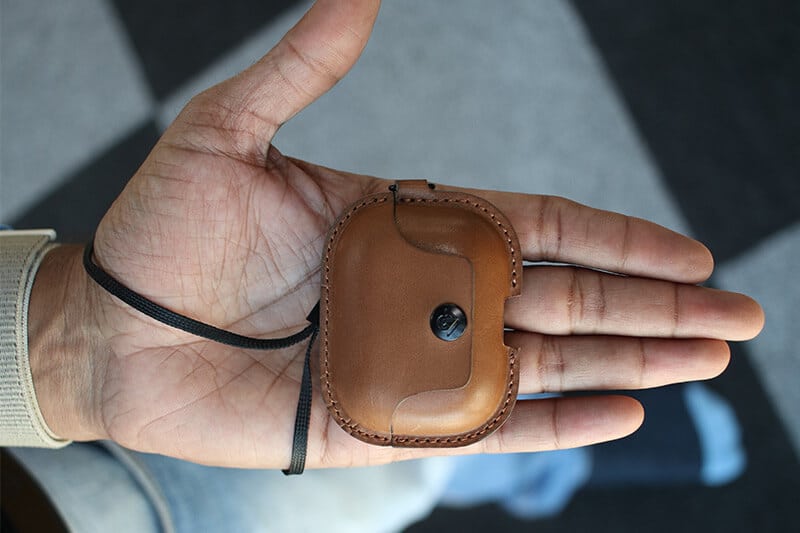 Airsnap pro leather case in hand
