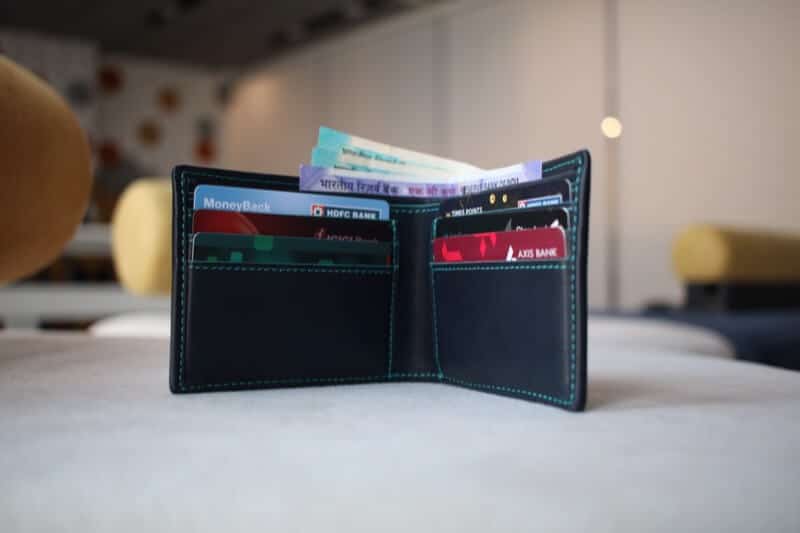 Pockets to Store Cards and Cash in Walli Smart Wallet