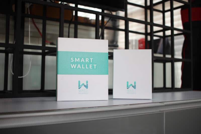 Walli Smart Wallet in Box