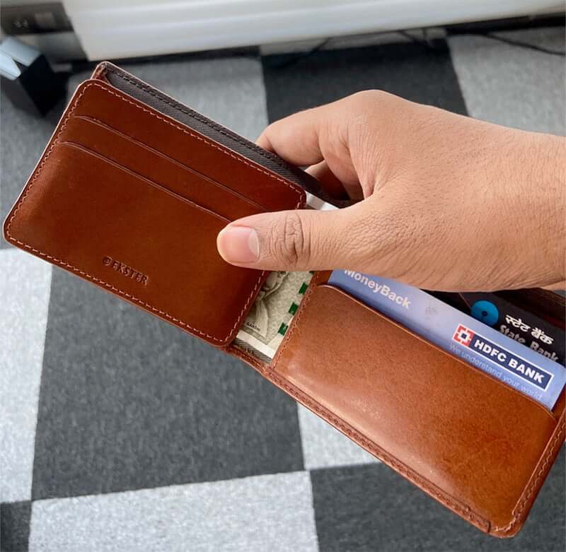 Detachable Cardholder in Ekster Modular Secretary Wallet