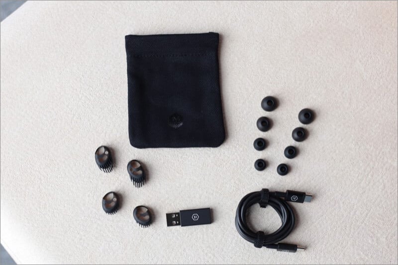 pouch ear tips usb c cable of mw07 plus earbuds