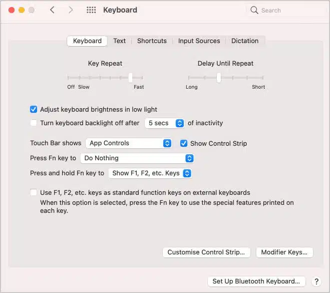 V Předvolbách systému vyberte Klávesnice a klikněte na Přizpůsobit ovládací proužek v systému Mac