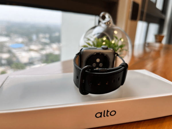 Alto Apple Watch leather band review  Timeless elegance - 6