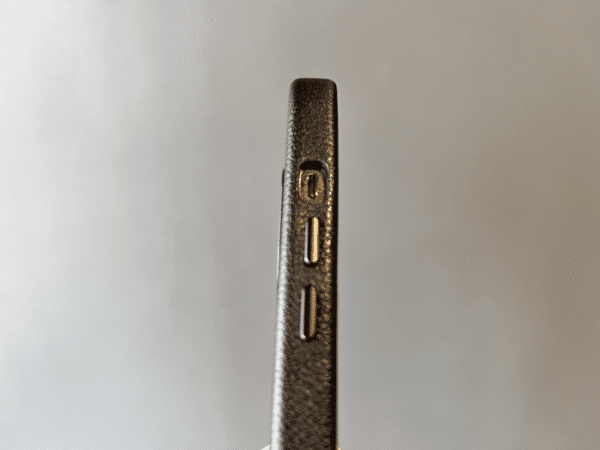 esr iphone 13 pro max leather case buttons