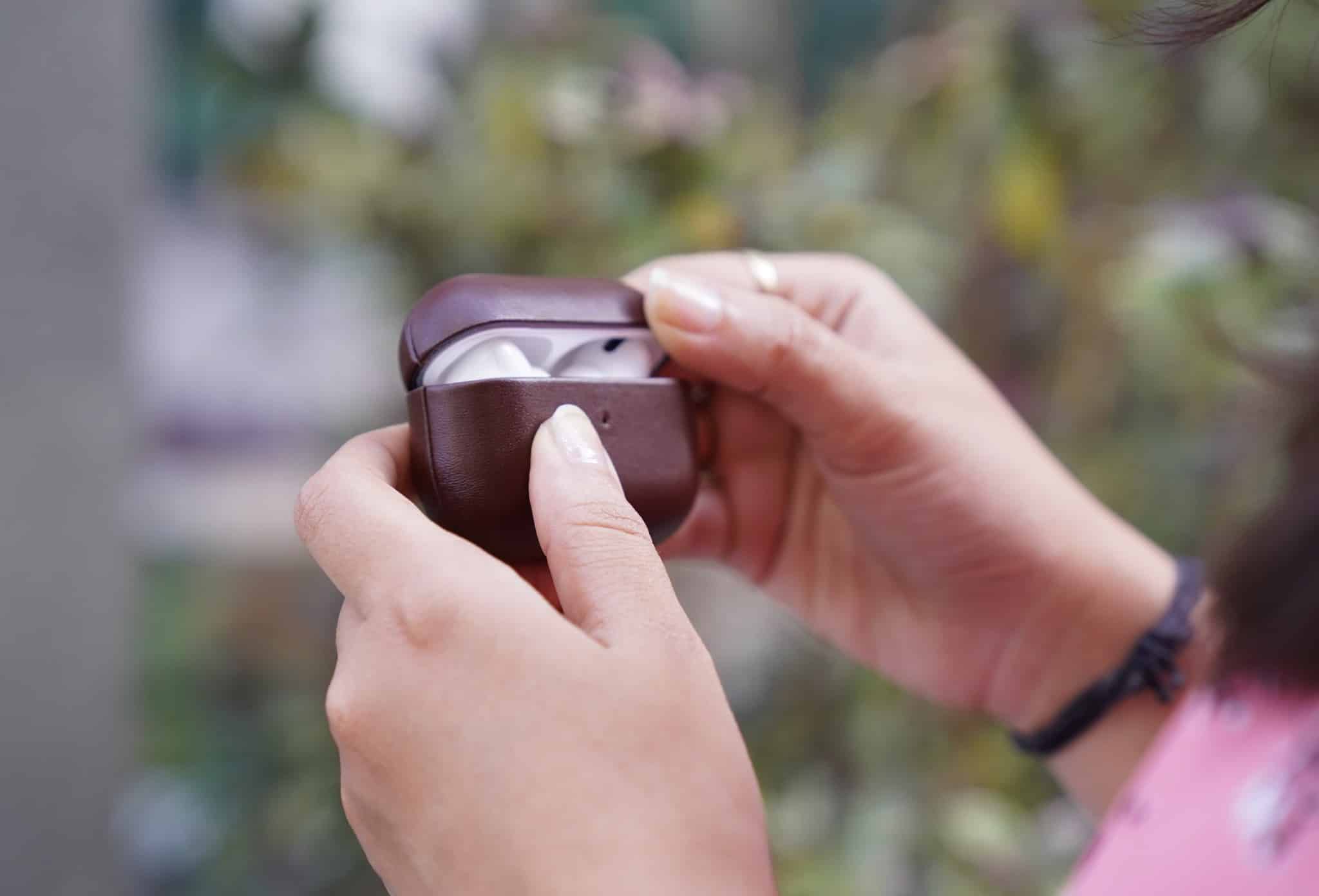 Leather editionAirPods Pro case