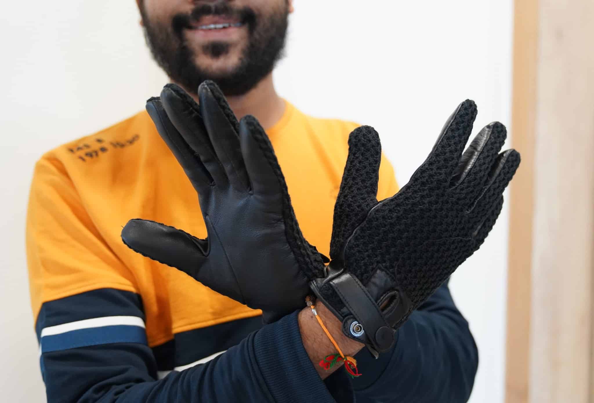Mujjo leather crochet touchscreen gloves 2