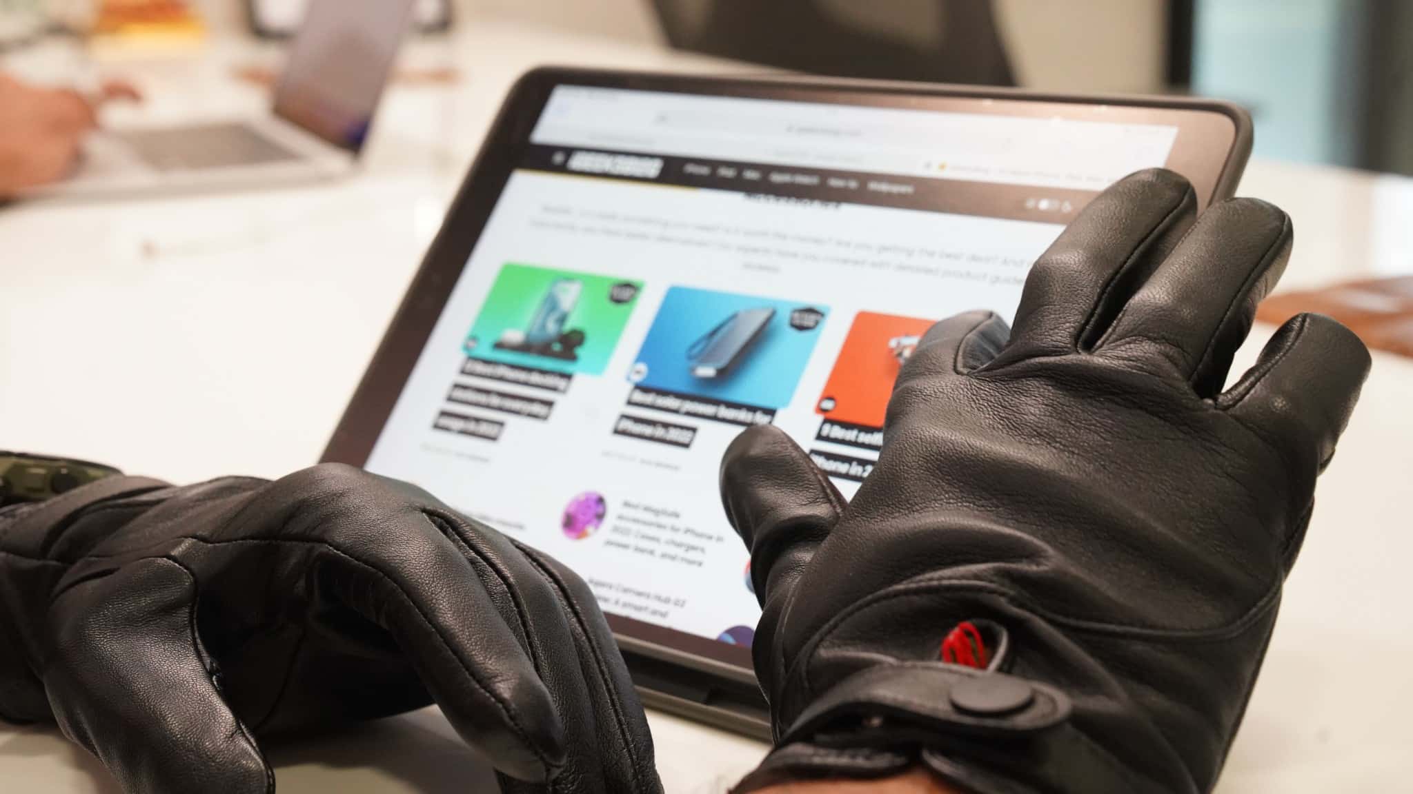 Mujjo leather touchscreen gloves