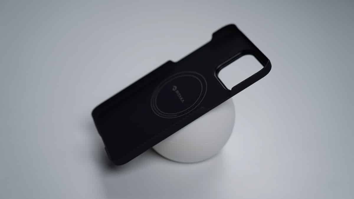 Pitaka MagEZ Case 3 yang serasi dengan MagSafe untuk siri iPhone 14