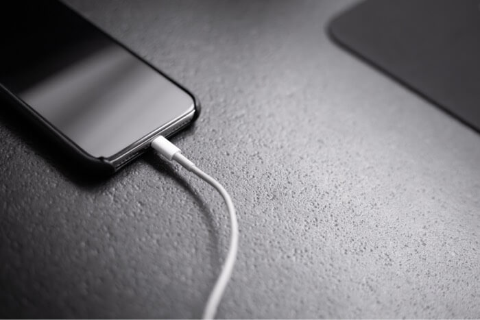 charge iphone with cable