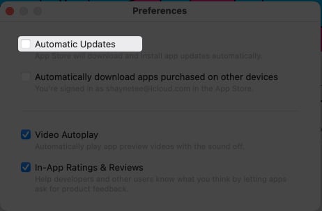 Fjern merket for Automatiske oppdateringer på Mac