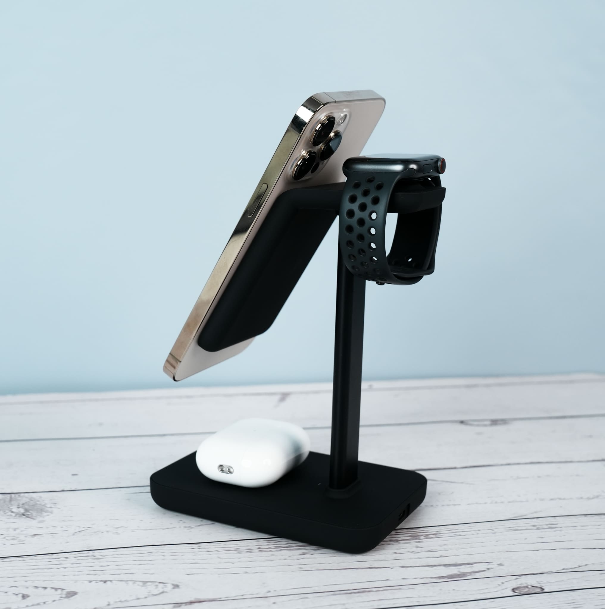 Build and design in HiRise 3 Wireless Charging Stand