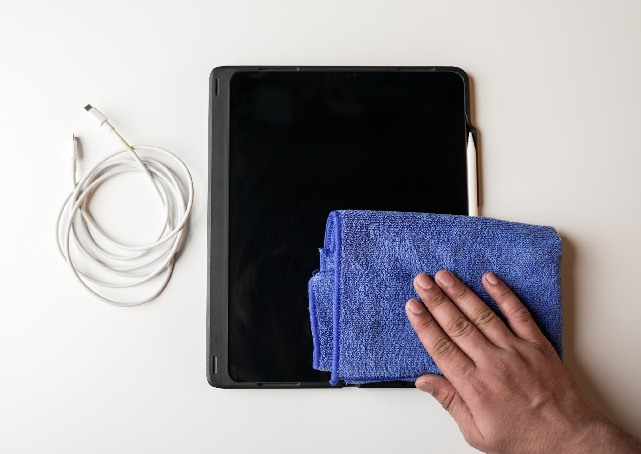 Bersihkan skrin iPad