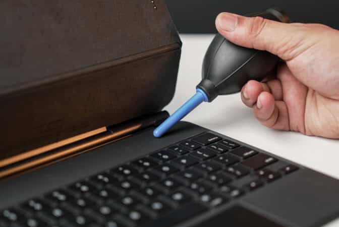 How to clean iPad Screen and its accessories - 97