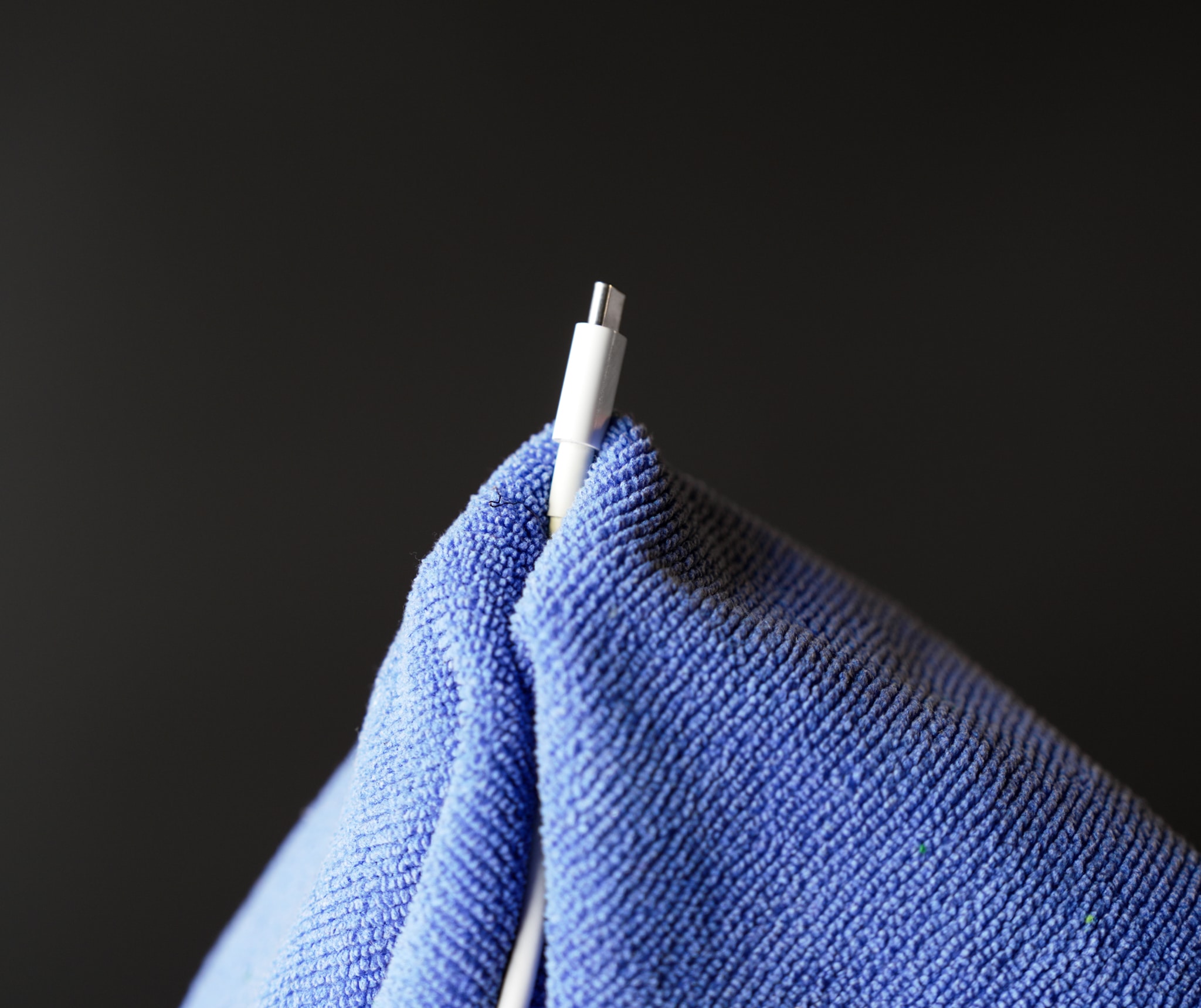 Bersihkan kabel iPad
