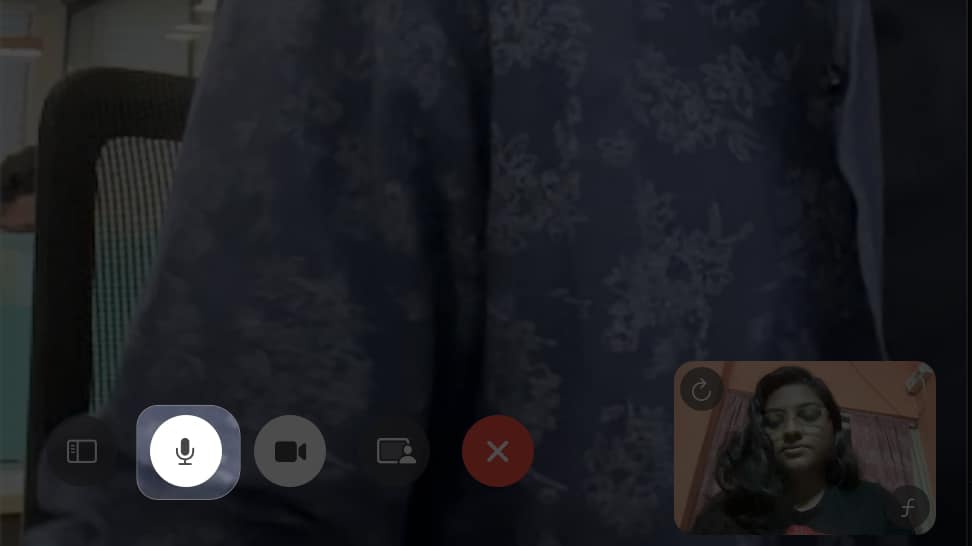 click the facetime screen and white mic icon to mute call in Facetime