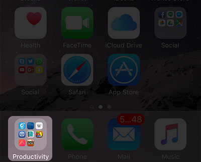 Add Folder on iPhone Dock