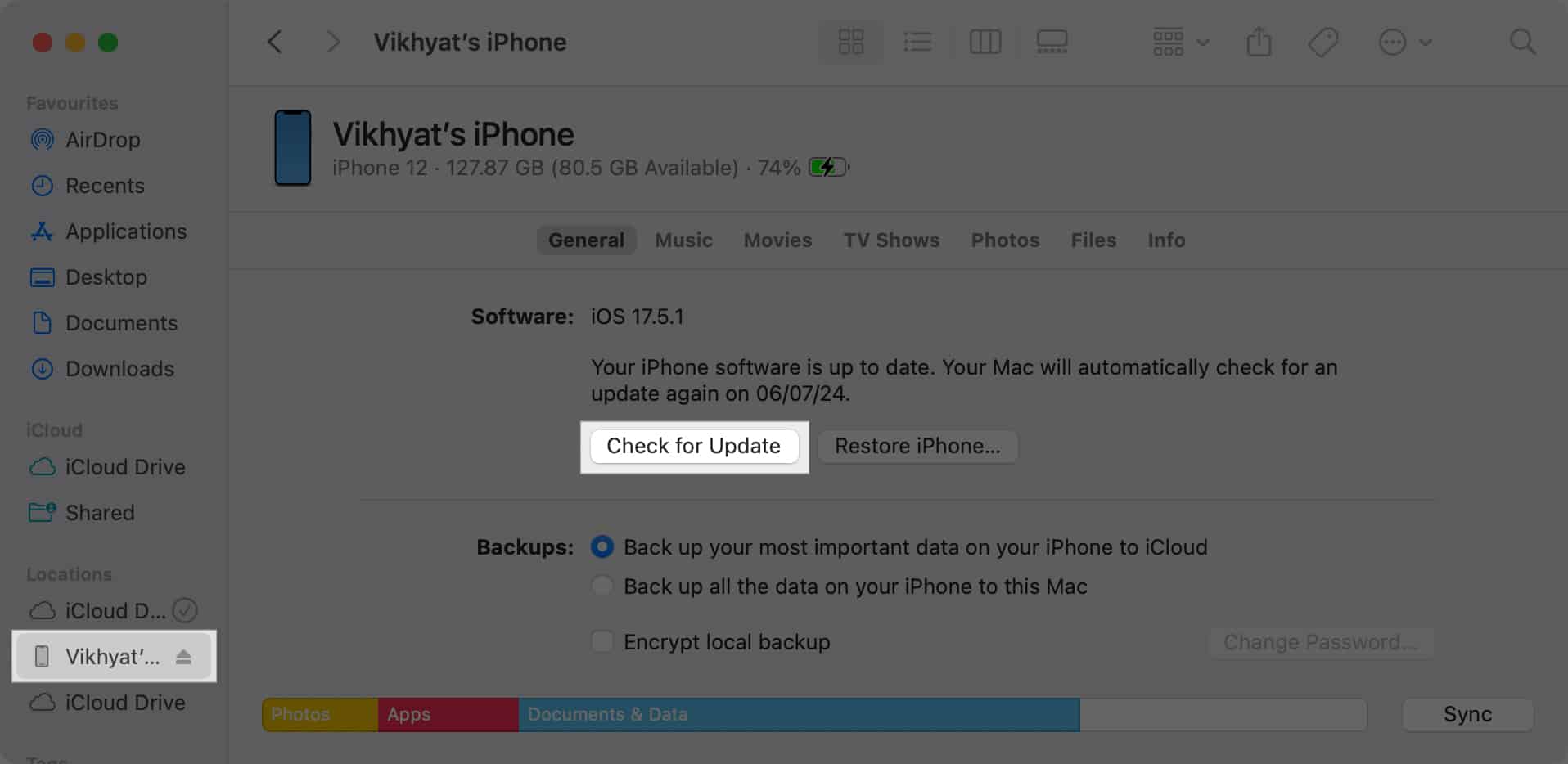 Check for updates button in the finder app on a mac