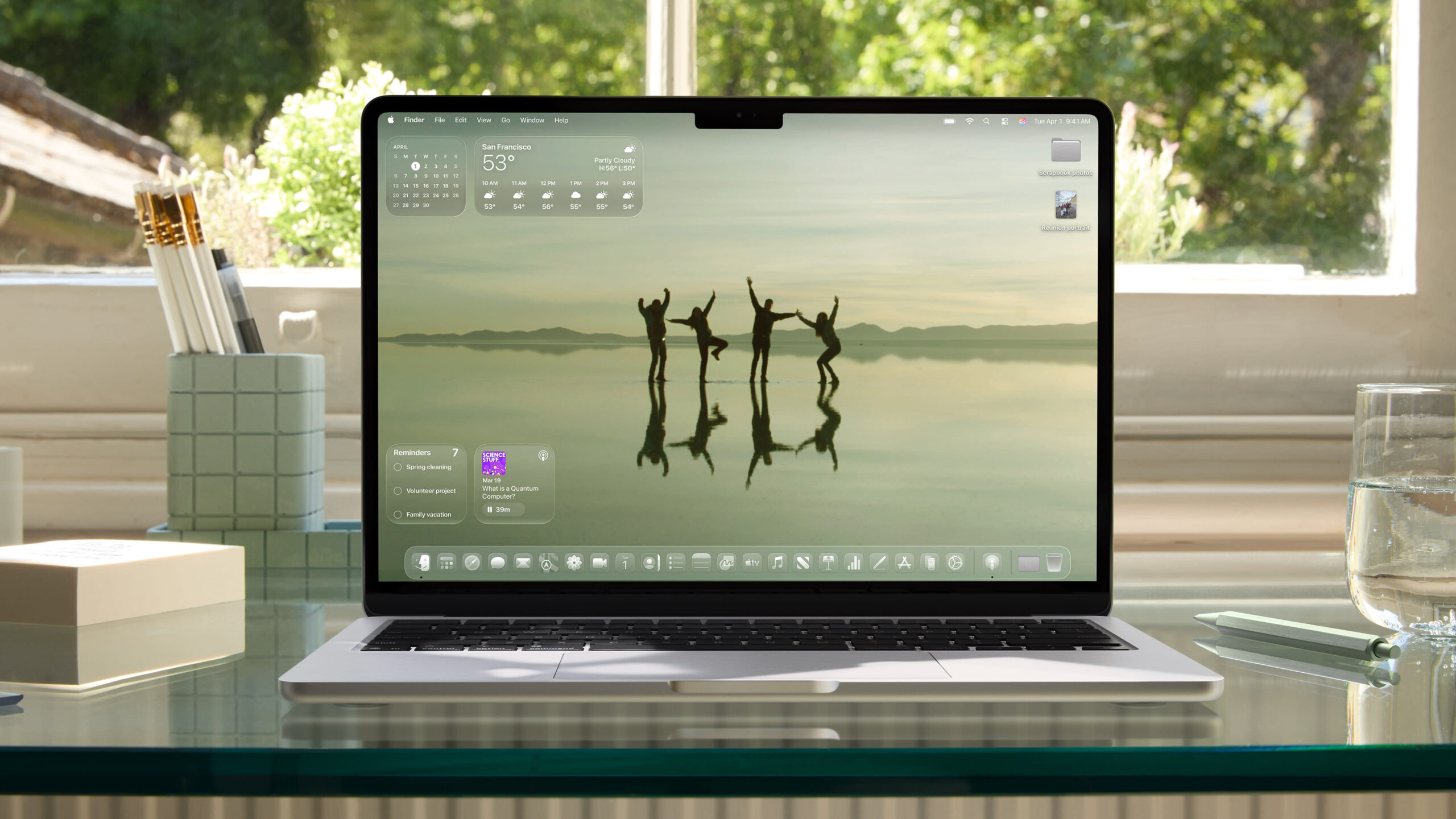 macOS Tahoe 26 Liquid Glass