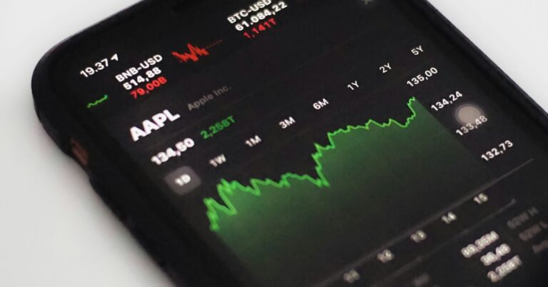 Apple Stock iPhone 17