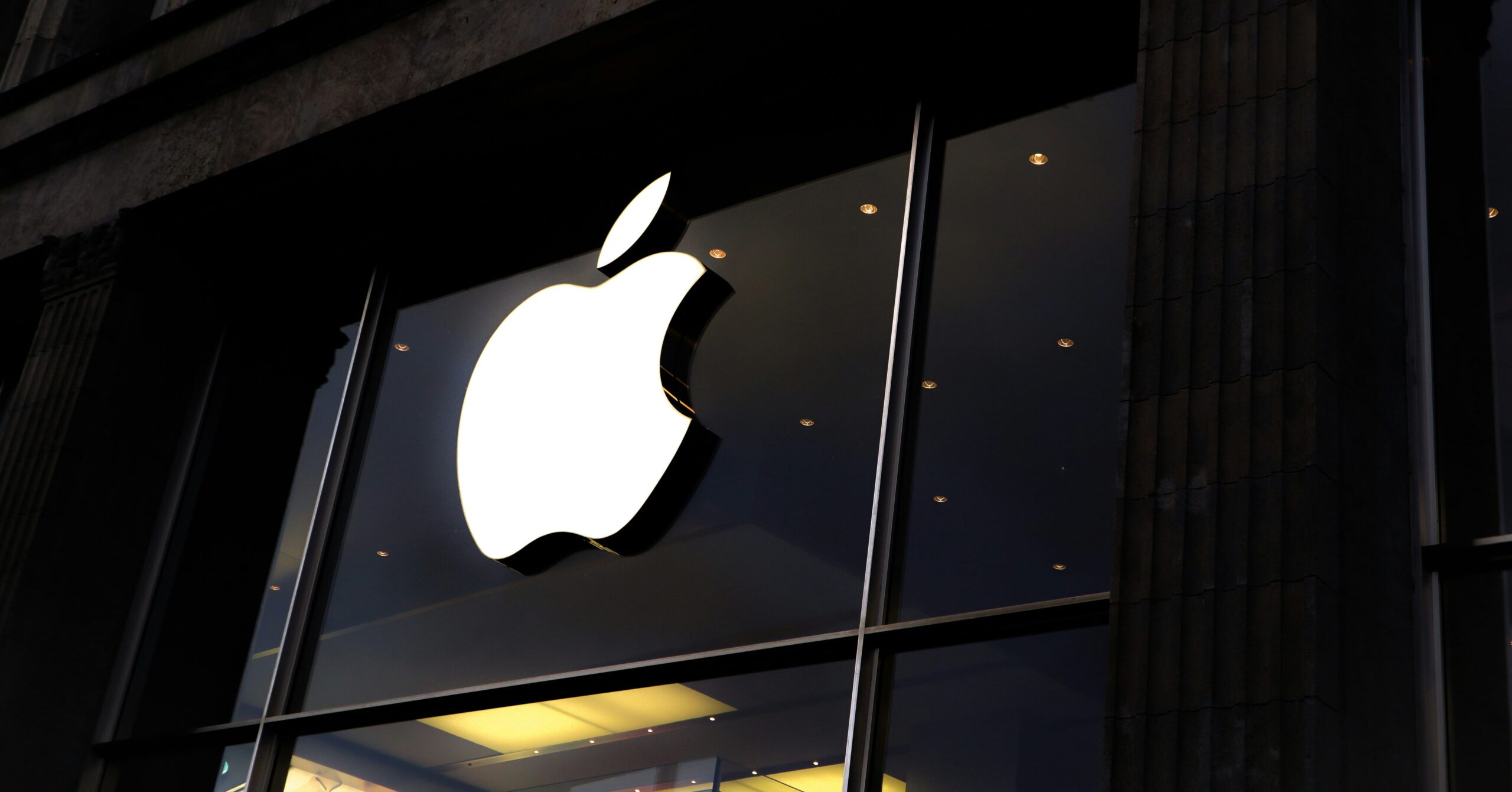 Apple 4 trillion market cap