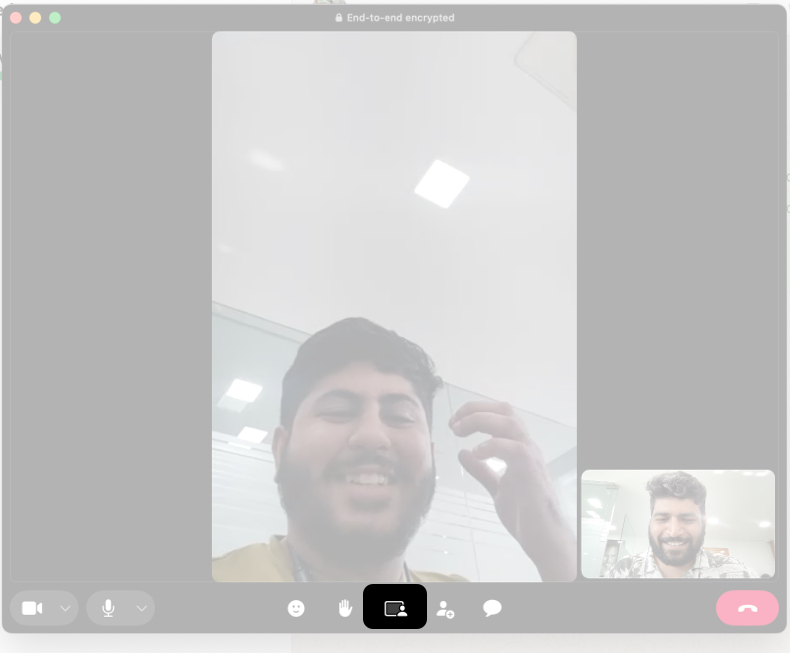 Open The WhatsApp App on Your Mac And Click On Screen Sharing Button